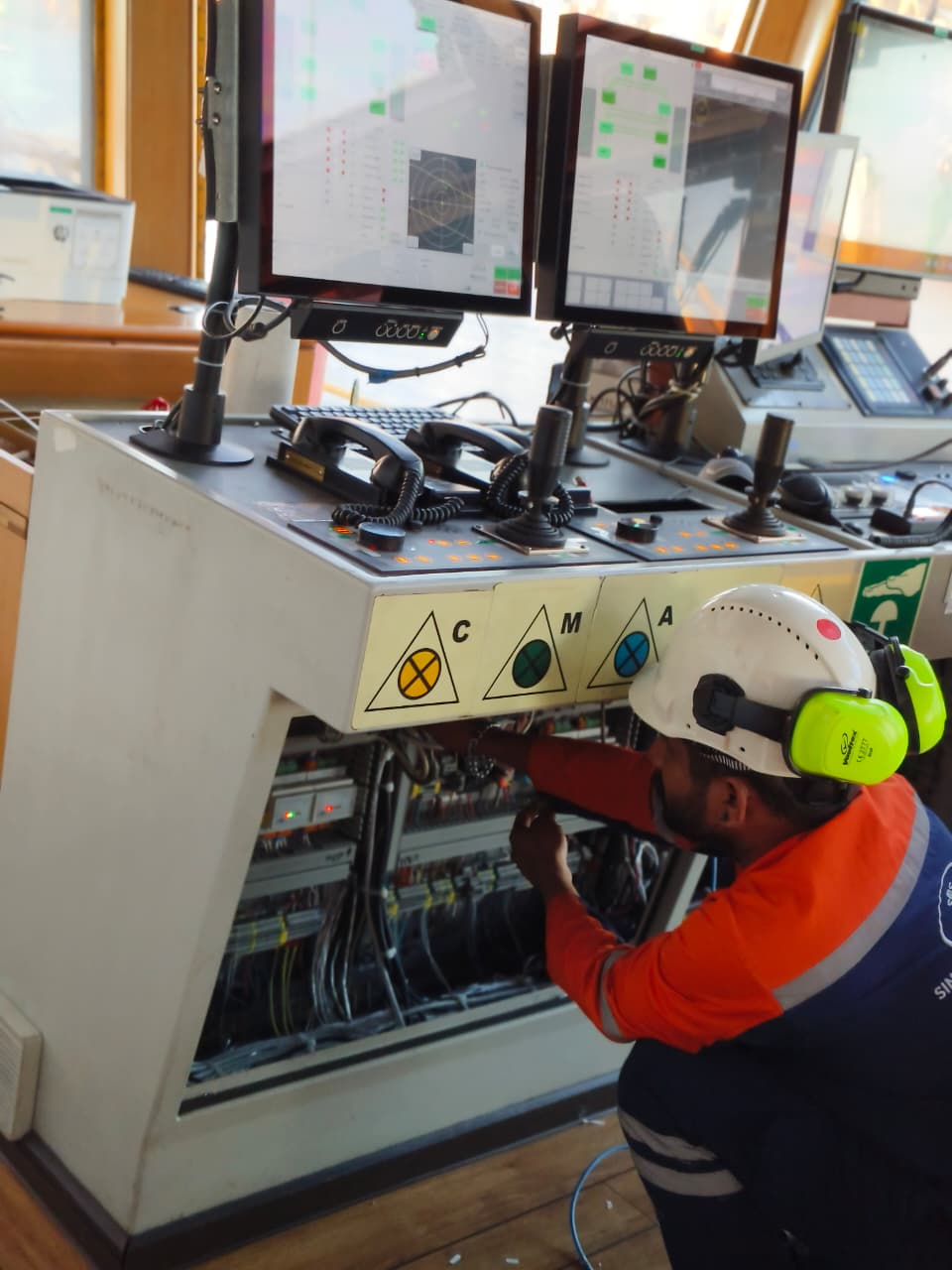 Offshore vessel station keeping